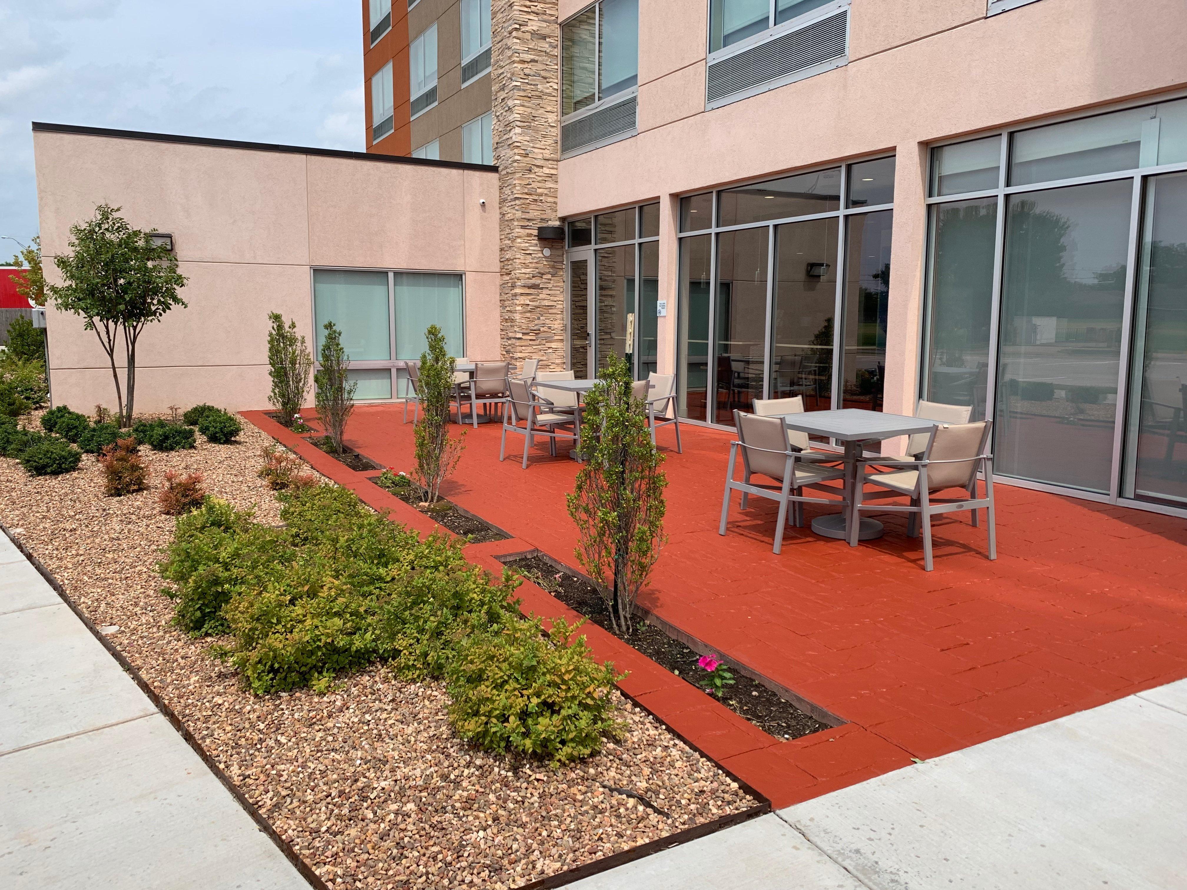 Holiday Inn Express & Suites Moore By Ihg Exterior photo