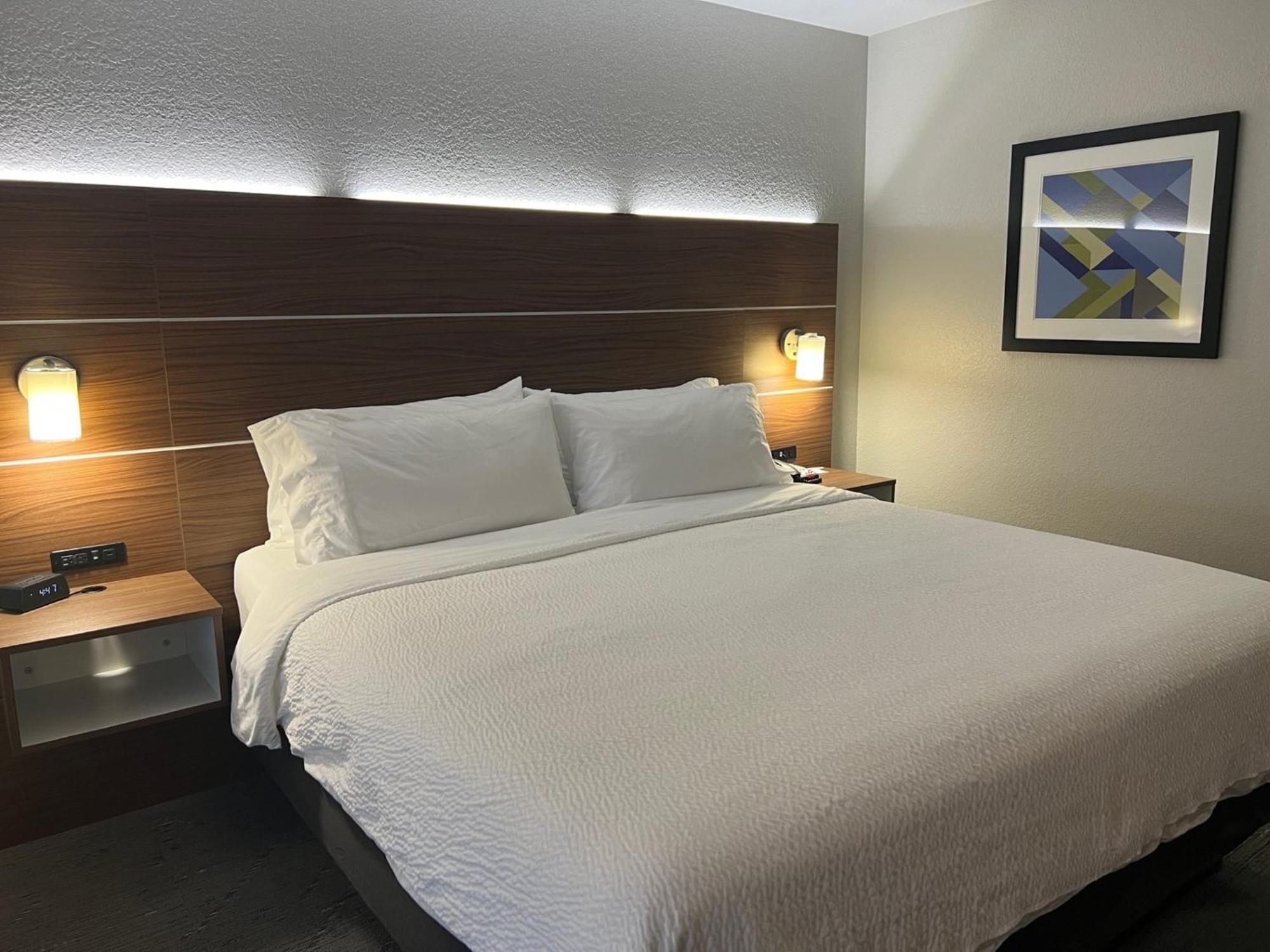 Holiday Inn Express & Suites Moore By Ihg Exterior photo