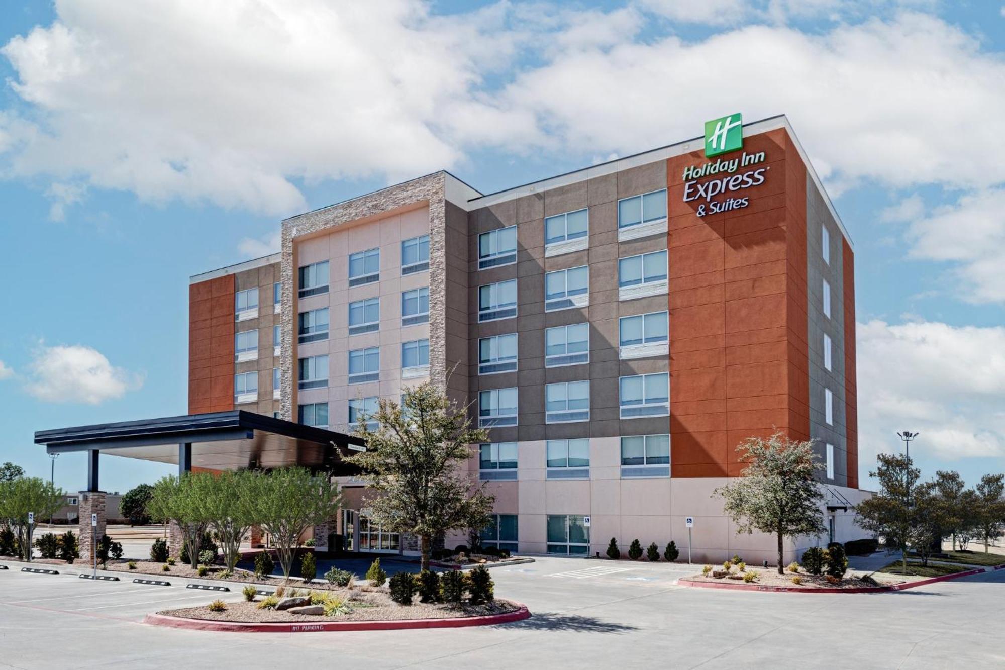 Holiday Inn Express & Suites Moore By Ihg Exterior photo